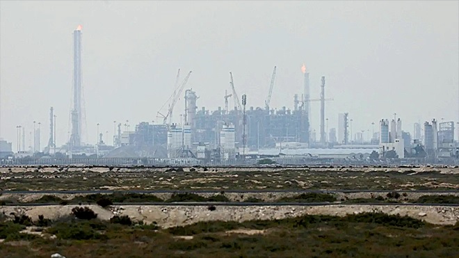 إعلام إسرائيلي: تعرض محطة البتروكيماويات في حيفا لضربات إيرانية